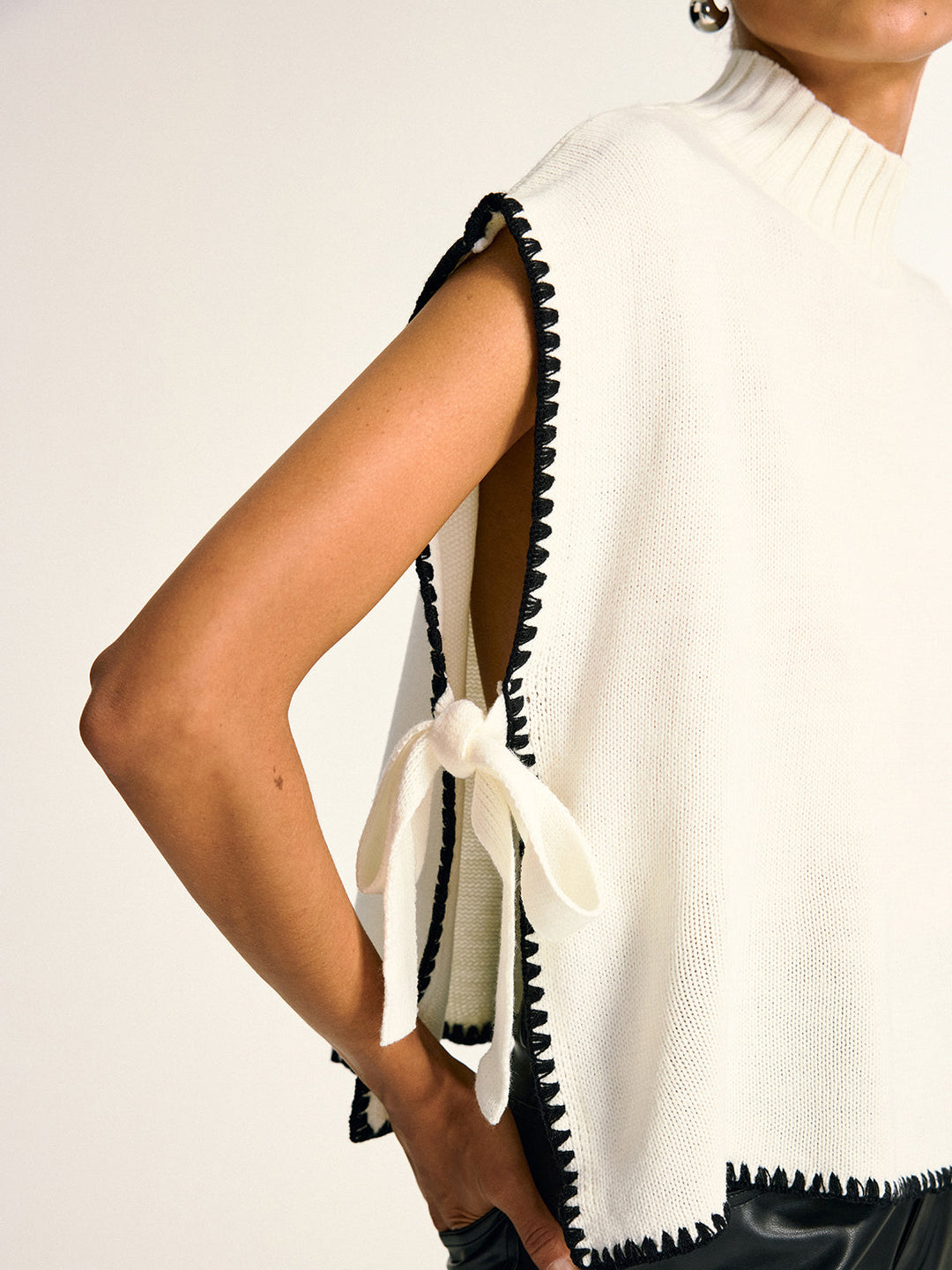 Contrast Trim Side Bow Mock Neck Sweater Vest